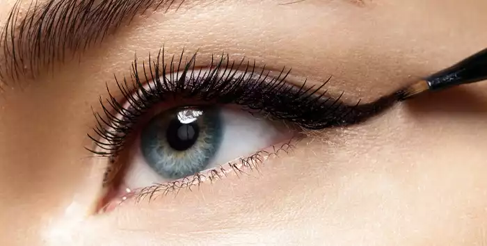 wear eyeliner with lash extensions